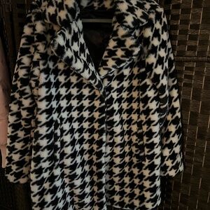 CoffeeShop Black and White Houndstooth Sweater